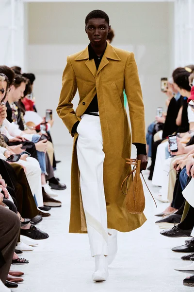 Look 50